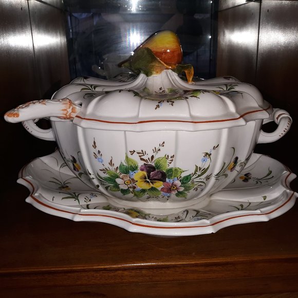 Vintage Soup Toureen w/Serving Plate